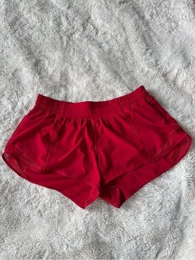 Lululemon Women’s Hotty Hot Low Rise Lined Shorts 2.5”